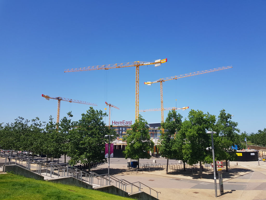 Five MCT88 cranes working together in London